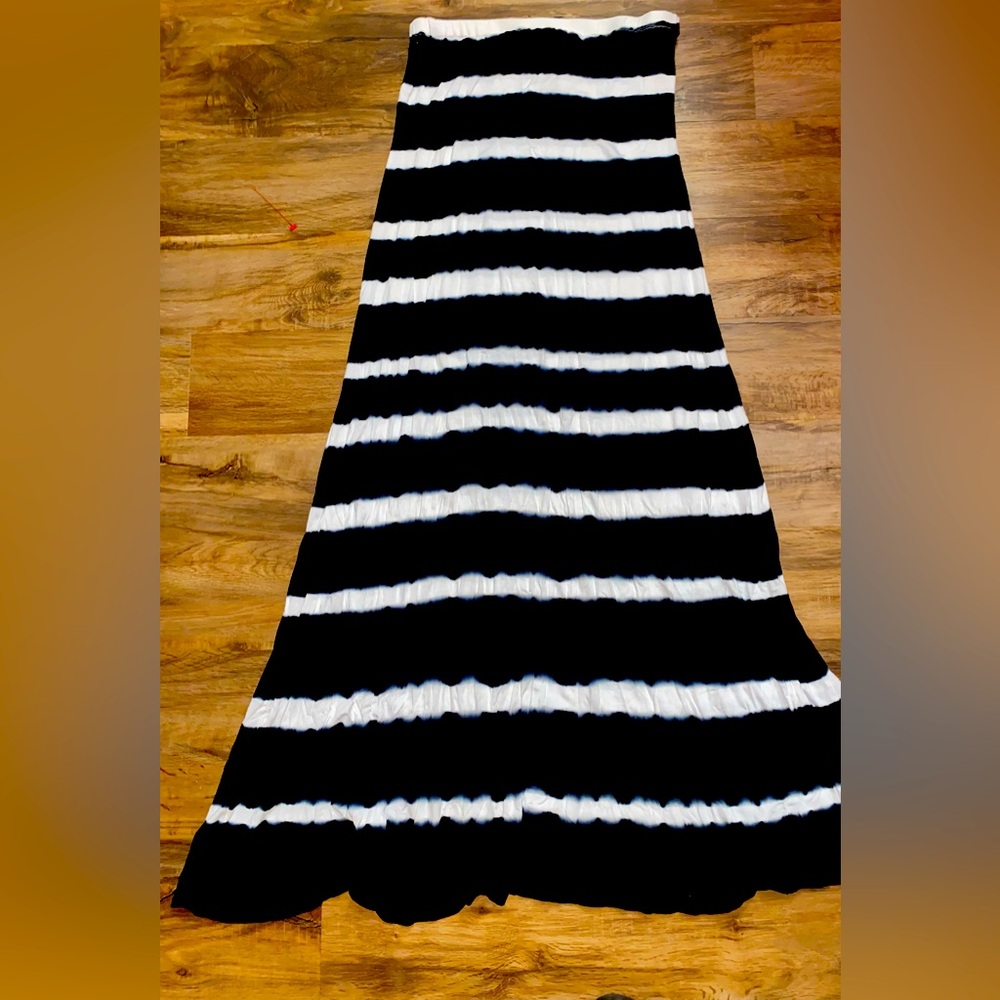 Black and white Calvin Klein maxi skirt size 6